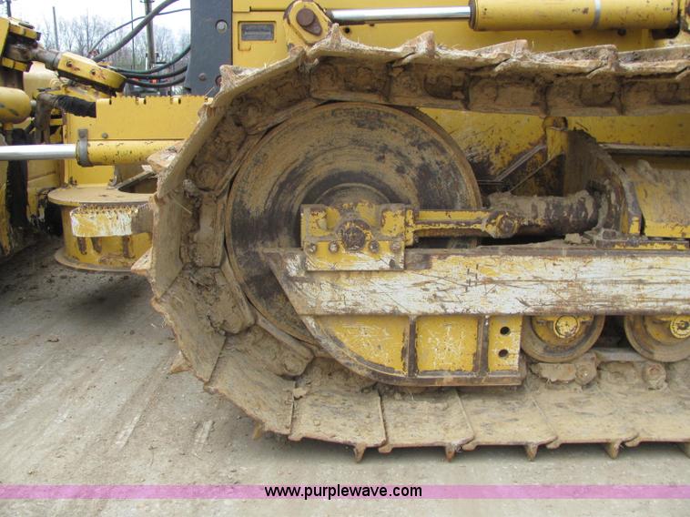 image for item E2525 2006 John Deere 450J LGP dozer