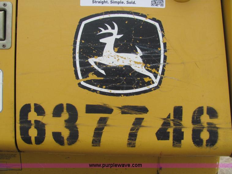 image for item E2525 2006 John Deere 450J LGP dozer