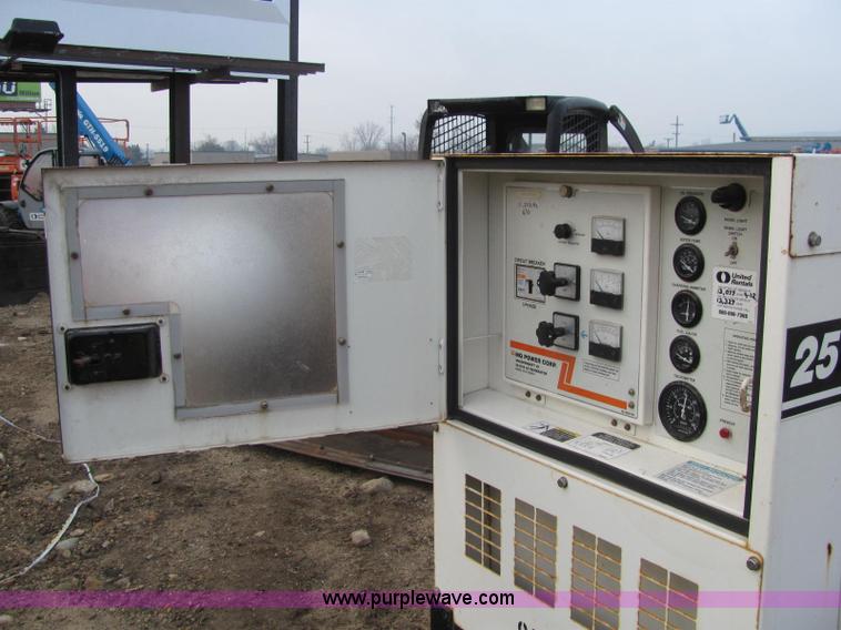 image for item E2527 2006 Multiquip Whisper Watt 25 generator