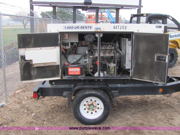 image for item E2527 2006 Multiquip Whisper Watt 25 generator