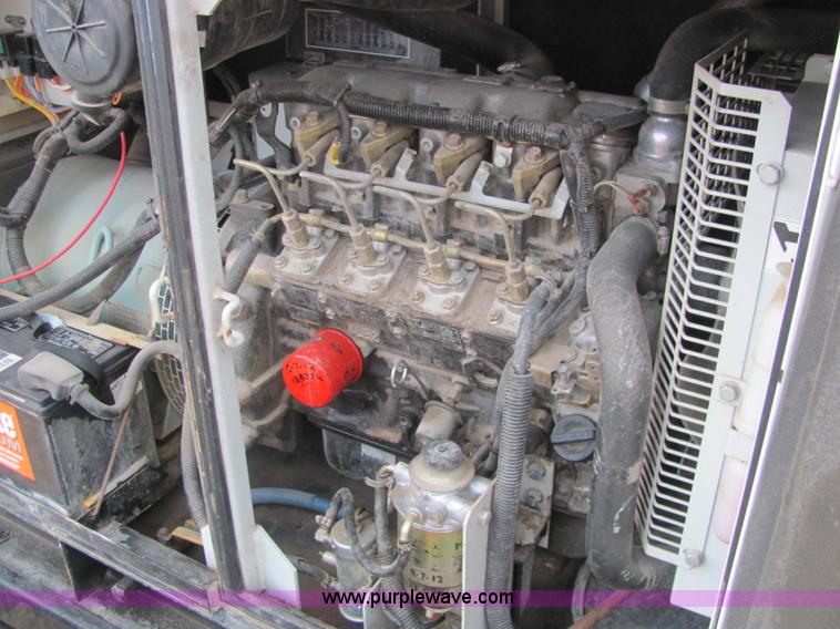 image for item E2527 2006 Multiquip Whisper Watt 25 generator