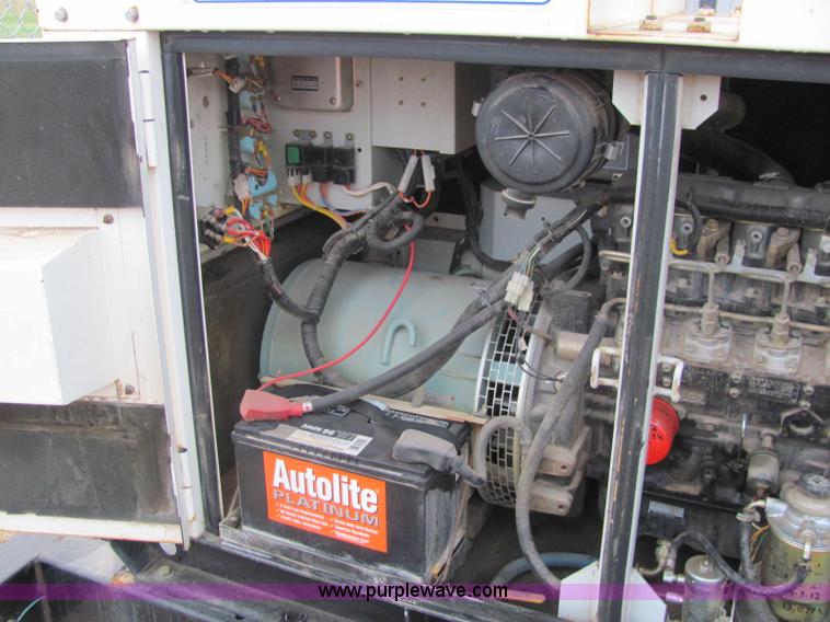 image for item E2527 2006 Multiquip Whisper Watt 25 generator