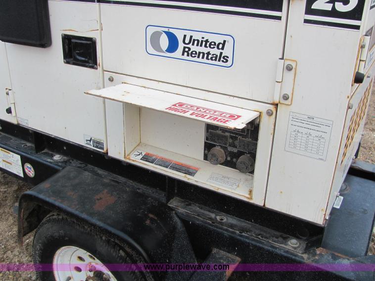 image for item E2527 2006 Multiquip Whisper Watt 25 generator