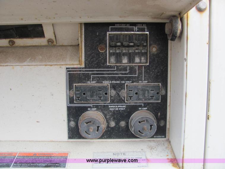 image for item E2527 2006 Multiquip Whisper Watt 25 generator