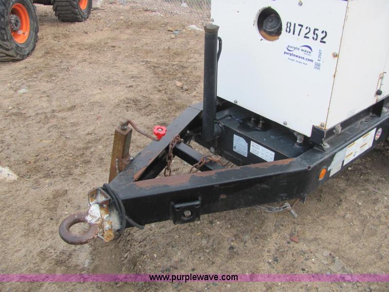 image for item E2527 2006 Multiquip Whisper Watt 25 generator