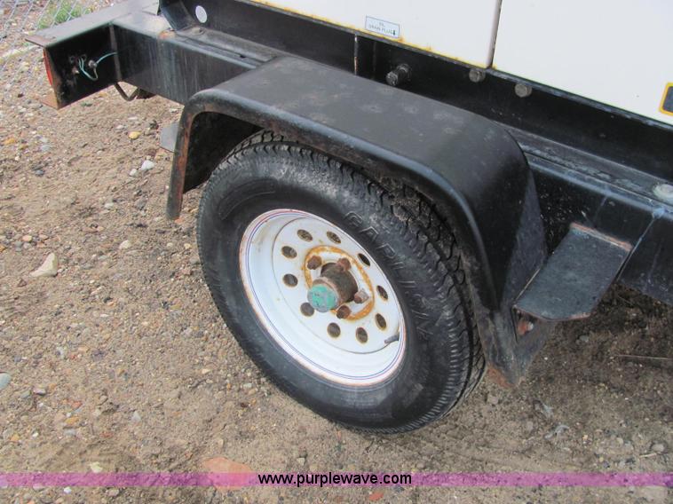 image for item E2527 2006 Multiquip Whisper Watt 25 generator