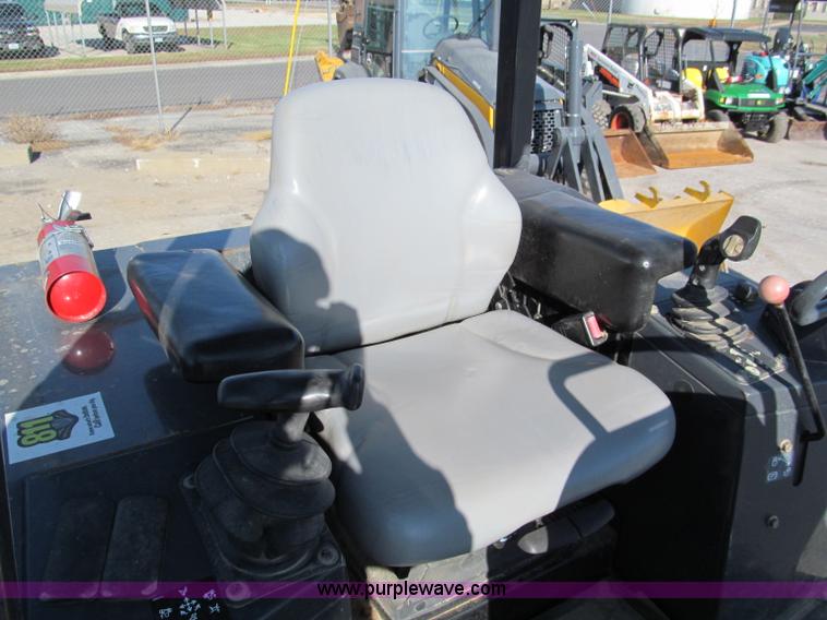 image for item E5728 2005 John Deere 550J LT dozer