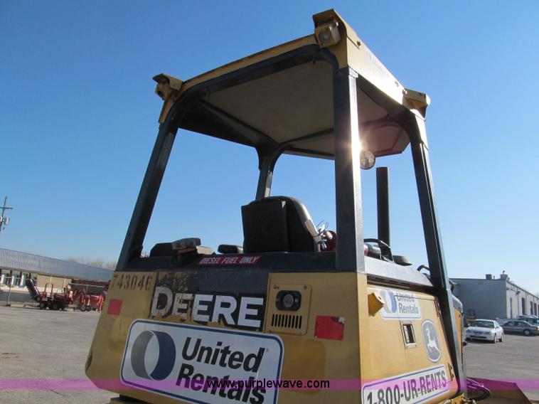 image for item E5728 2005 John Deere 550J LT dozer