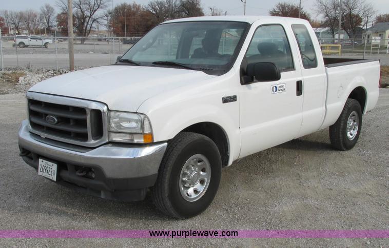 image for item F4003 2004 Ford F250 XLT Super Duty SuperCab pickup truck