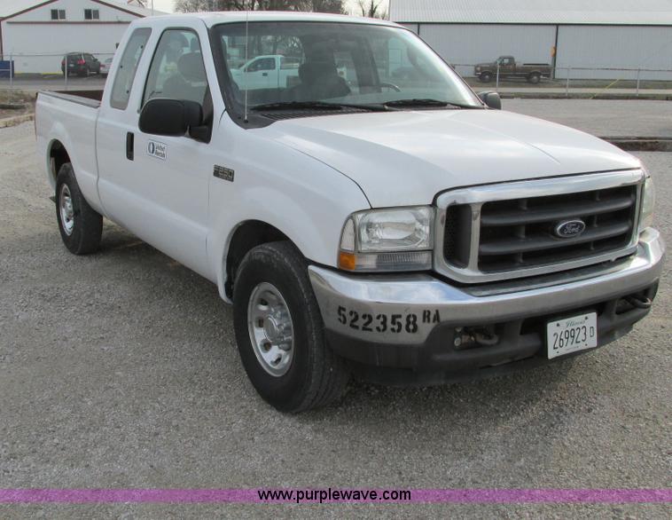 image for item F4003 2004 Ford F250 XLT Super Duty SuperCab pickup truck