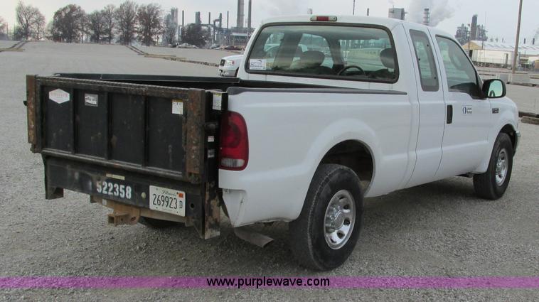 image for item F4003 2004 Ford F250 XLT Super Duty SuperCab pickup truck