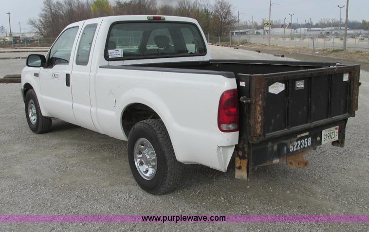 image for item F4003 2004 Ford F250 XLT Super Duty SuperCab pickup truck