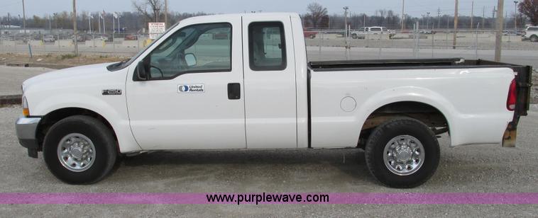 image for item F4003 2004 Ford F250 XLT Super Duty SuperCab pickup truck
