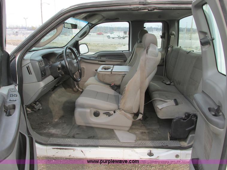 image for item F4003 2004 Ford F250 XLT Super Duty SuperCab pickup truck