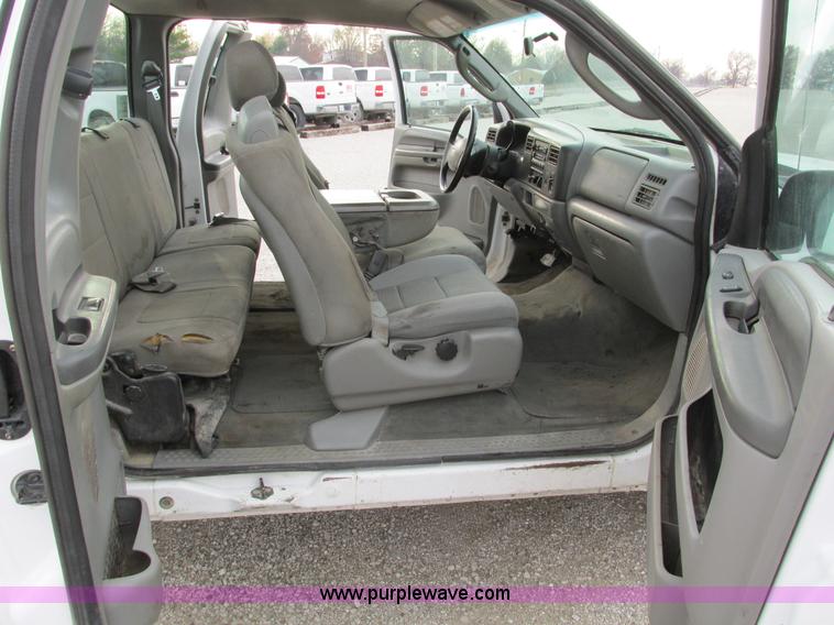 image for item F4003 2004 Ford F250 XLT Super Duty SuperCab pickup truck