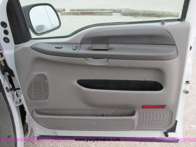 image for item F4003 2004 Ford F250 XLT Super Duty SuperCab pickup truck