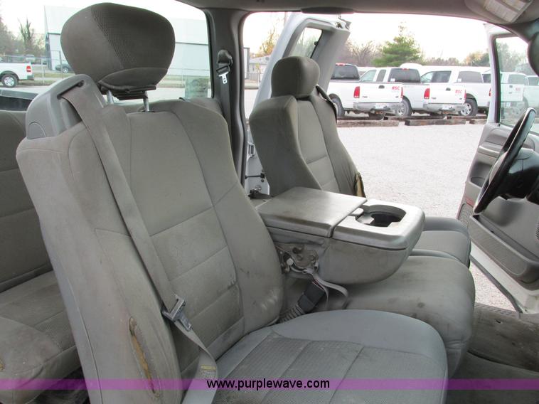 image for item F4003 2004 Ford F250 XLT Super Duty SuperCab pickup truck