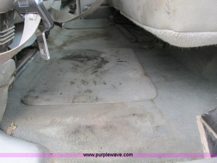 image for item F4003 2004 Ford F250 XLT Super Duty SuperCab pickup truck