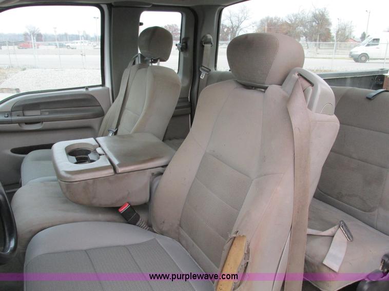 image for item F4003 2004 Ford F250 XLT Super Duty SuperCab pickup truck