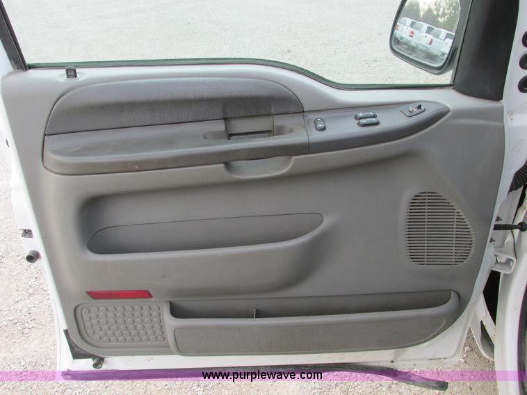 image for item F4003 2004 Ford F250 XLT Super Duty SuperCab pickup truck