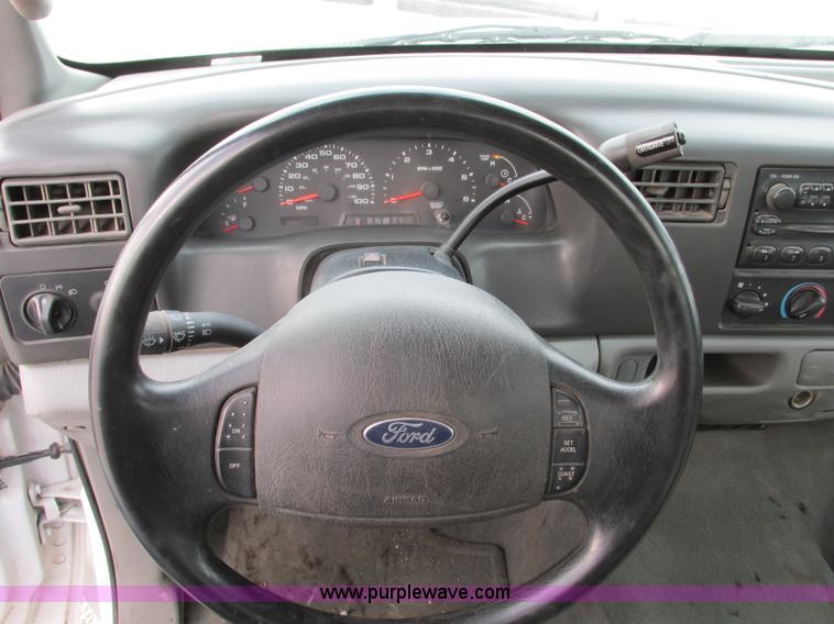 image for item F4003 2004 Ford F250 XLT Super Duty SuperCab pickup truck