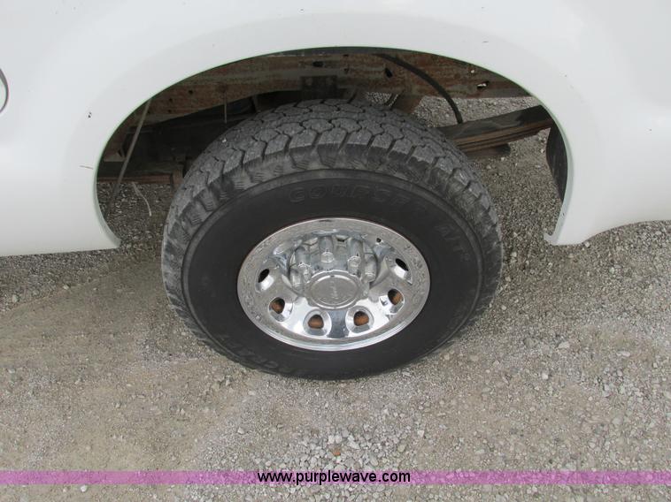 image for item F4003 2004 Ford F250 XLT Super Duty SuperCab pickup truck