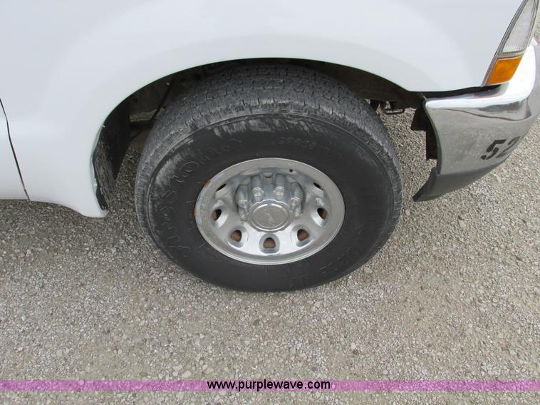 image for item F4003 2004 Ford F250 XLT Super Duty SuperCab pickup truck