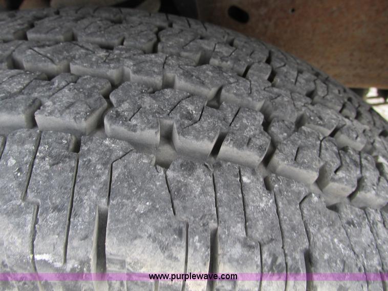 image for item F4003 2004 Ford F250 XLT Super Duty SuperCab pickup truck