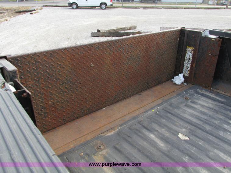 image for item F4003 2004 Ford F250 XLT Super Duty SuperCab pickup truck