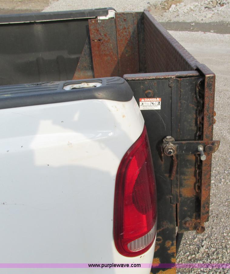 image for item F4003 2004 Ford F250 XLT Super Duty SuperCab pickup truck