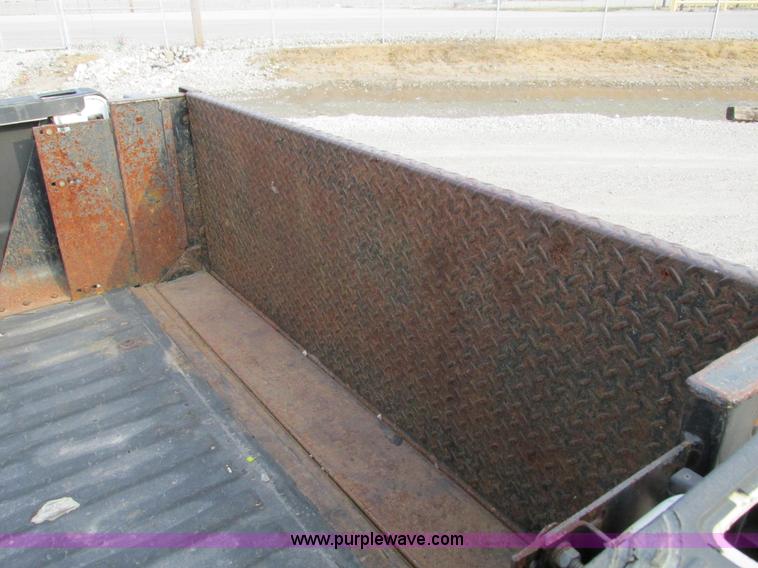 image for item F4003 2004 Ford F250 XLT Super Duty SuperCab pickup truck