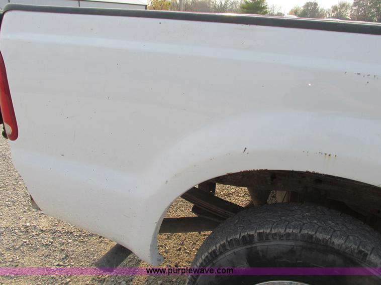 image for item F4003 2004 Ford F250 XLT Super Duty SuperCab pickup truck
