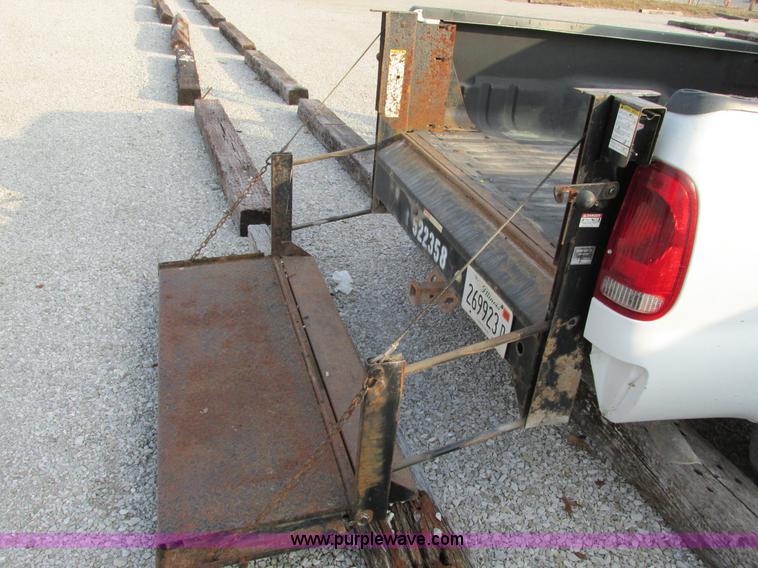 image for item F4003 2004 Ford F250 XLT Super Duty SuperCab pickup truck