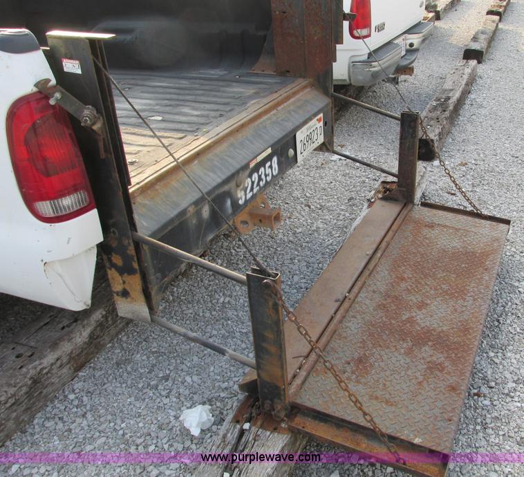 image for item F4003 2004 Ford F250 XLT Super Duty SuperCab pickup truck