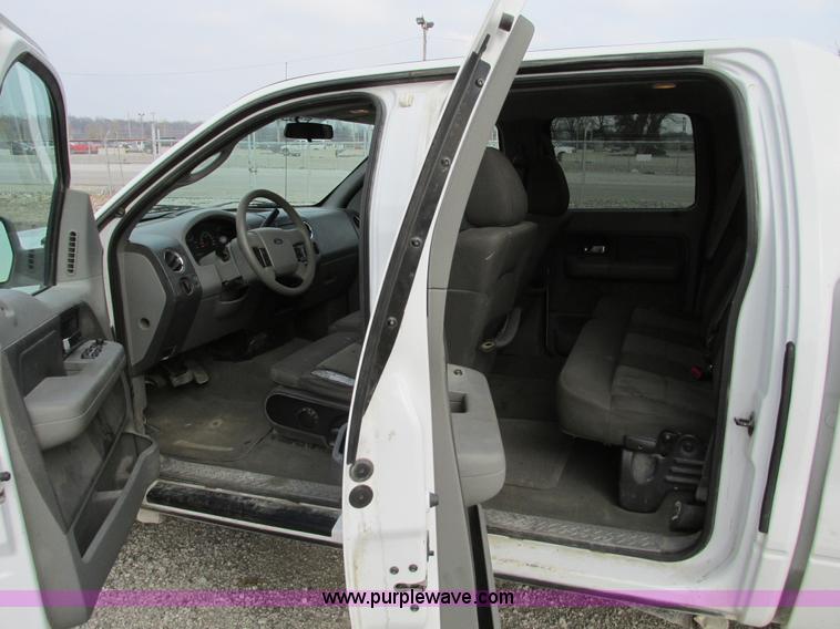 image for item F4005 2004 Ford F150 XLT Super Crew pickup truck