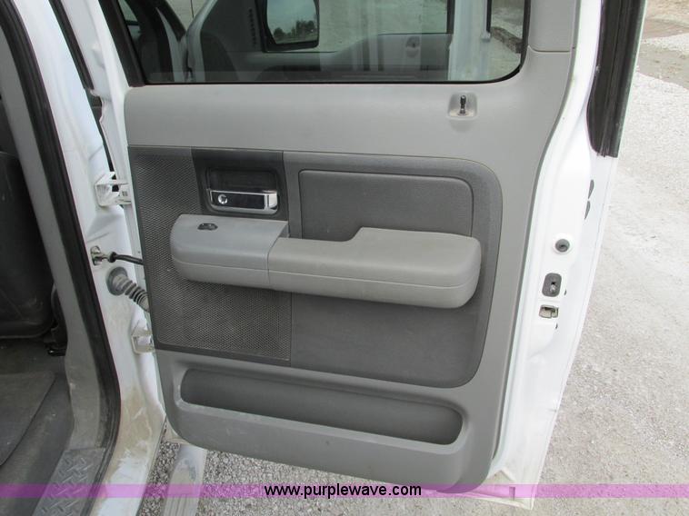 image for item F4005 2004 Ford F150 XLT Super Crew pickup truck