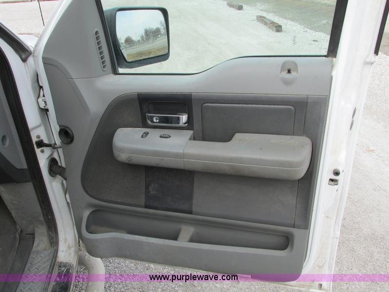 image for item F4005 2004 Ford F150 XLT Super Crew pickup truck