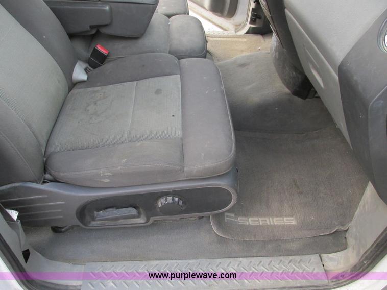 image for item F4005 2004 Ford F150 XLT Super Crew pickup truck