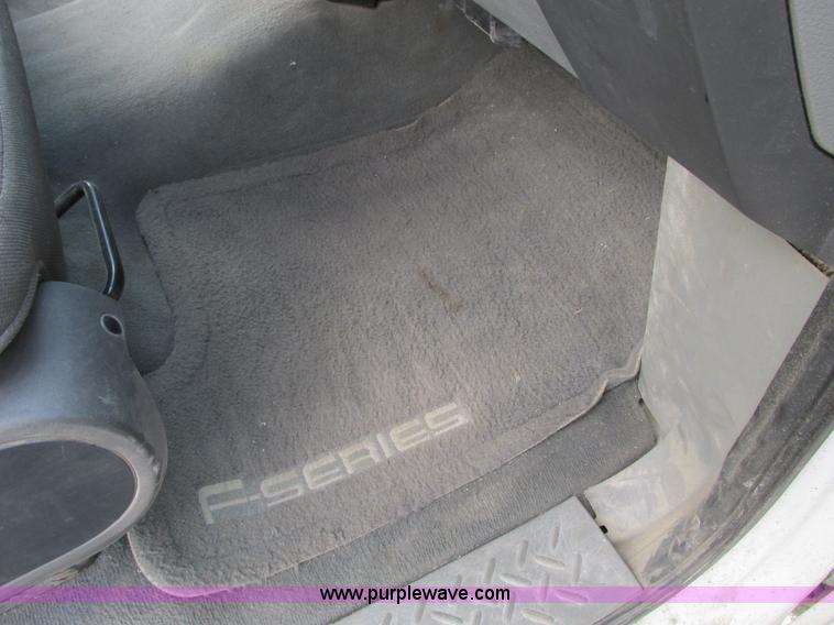 image for item F4005 2004 Ford F150 XLT Super Crew pickup truck