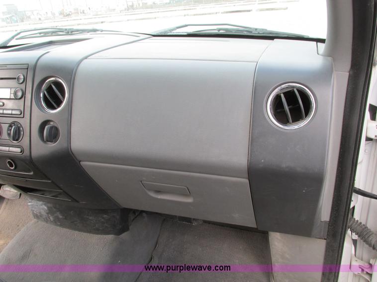 image for item F4005 2004 Ford F150 XLT Super Crew pickup truck