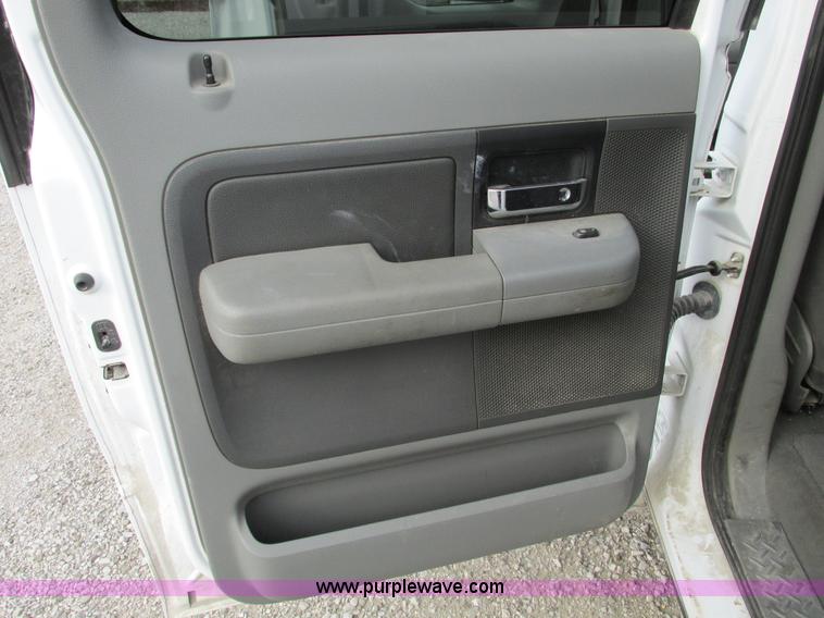 image for item F4005 2004 Ford F150 XLT Super Crew pickup truck