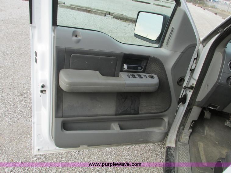 image for item F4005 2004 Ford F150 XLT Super Crew pickup truck