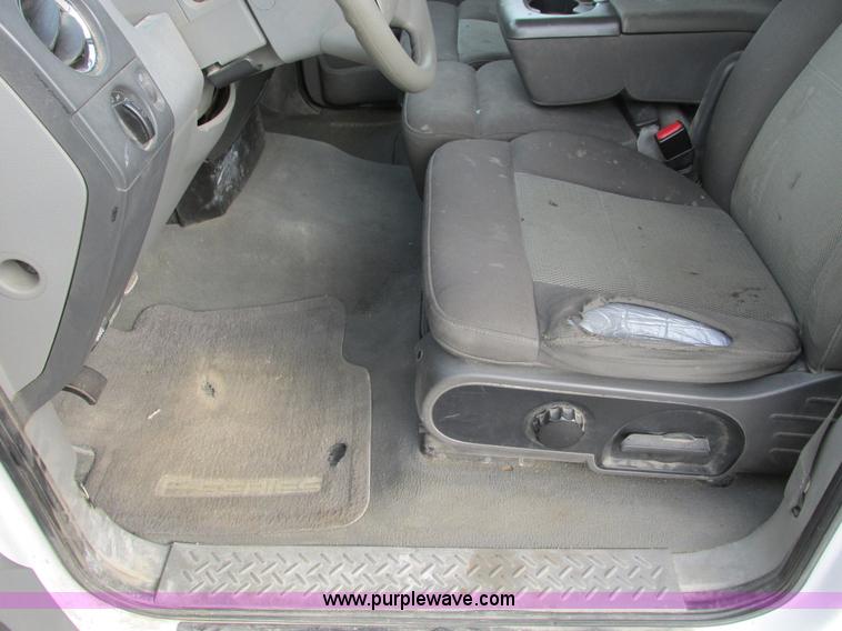 image for item F4005 2004 Ford F150 XLT Super Crew pickup truck