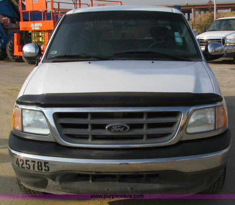 image for item F4041 2002 Ford F150 XLT SuperCab pickup truck