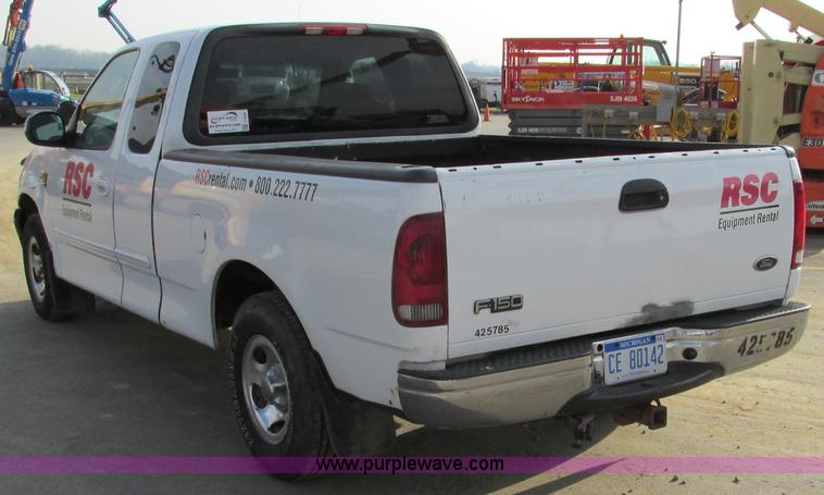 image for item F4041 2002 Ford F150 XLT SuperCab pickup truck