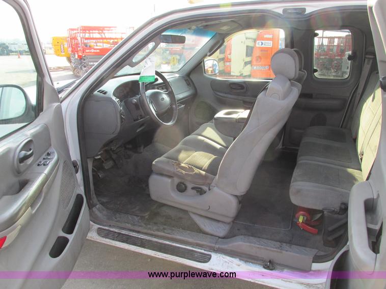 image for item F4041 2002 Ford F150 XLT SuperCab pickup truck