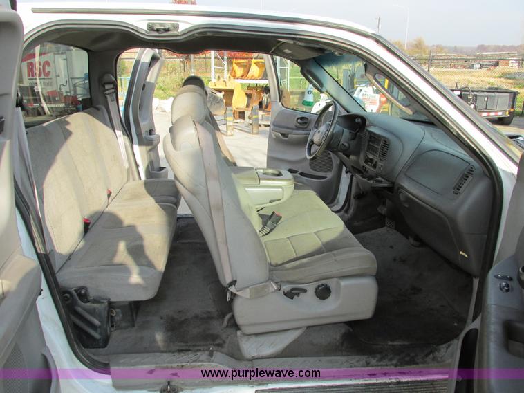 image for item F4041 2002 Ford F150 XLT SuperCab pickup truck