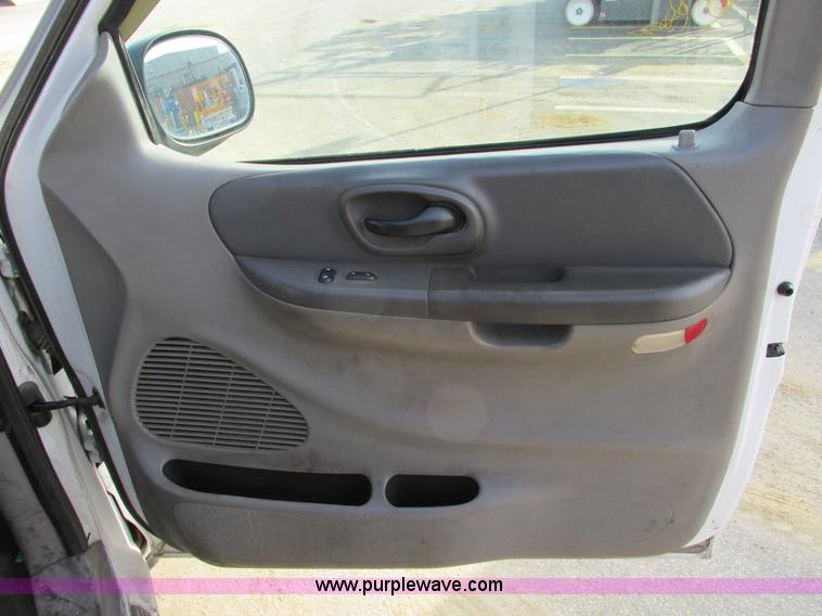 image for item F4041 2002 Ford F150 XLT SuperCab pickup truck