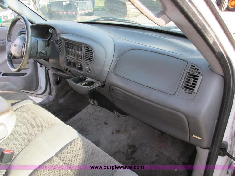 image for item F4041 2002 Ford F150 XLT SuperCab pickup truck