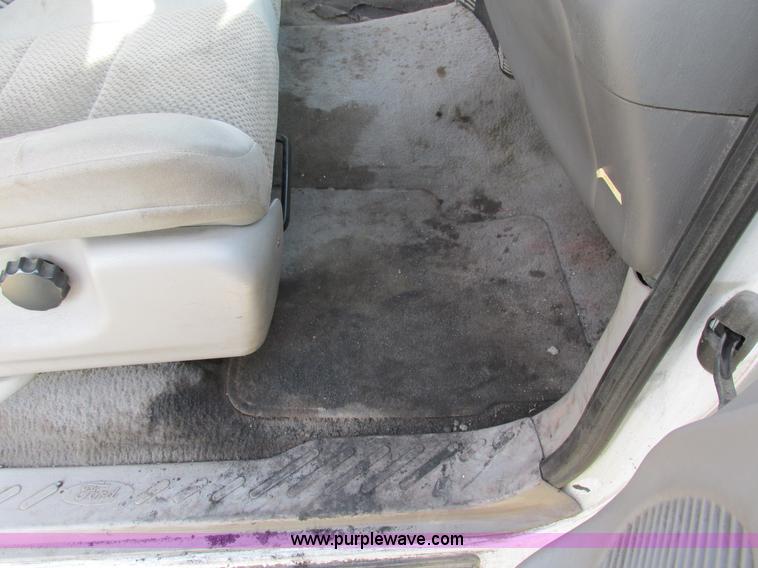 image for item F4041 2002 Ford F150 XLT SuperCab pickup truck